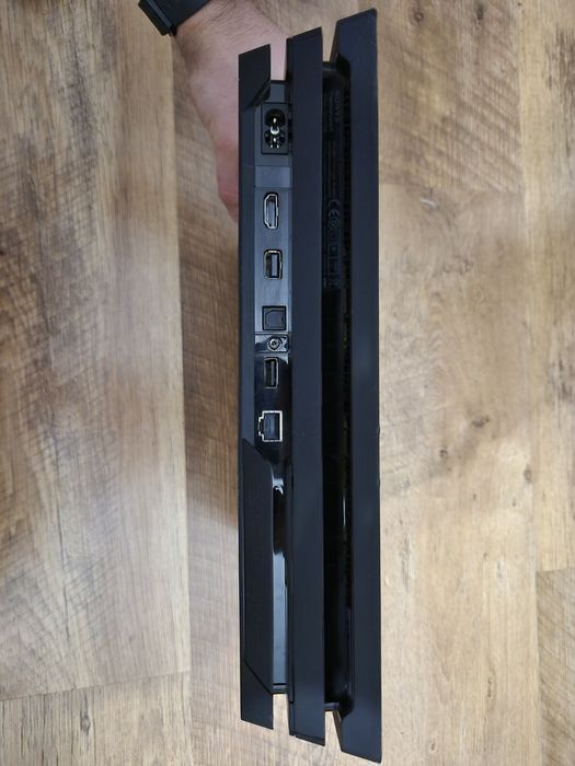 PS4 Pro 1TB + Pad + Stacja Ładująca + Tekken 7