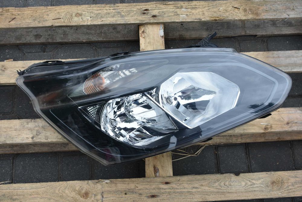 Ford Custom lampa prawa przednia