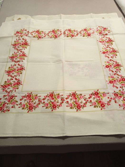 Bieżnik lniany w róże 2 sztuki