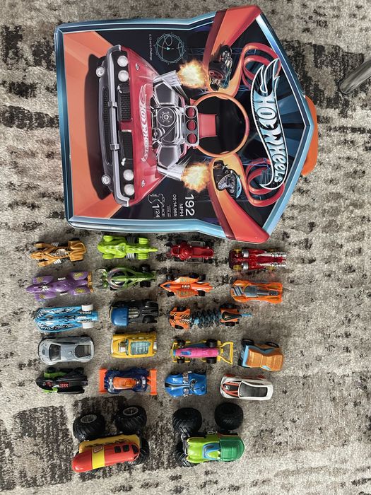Hot wheels кейс з машинками