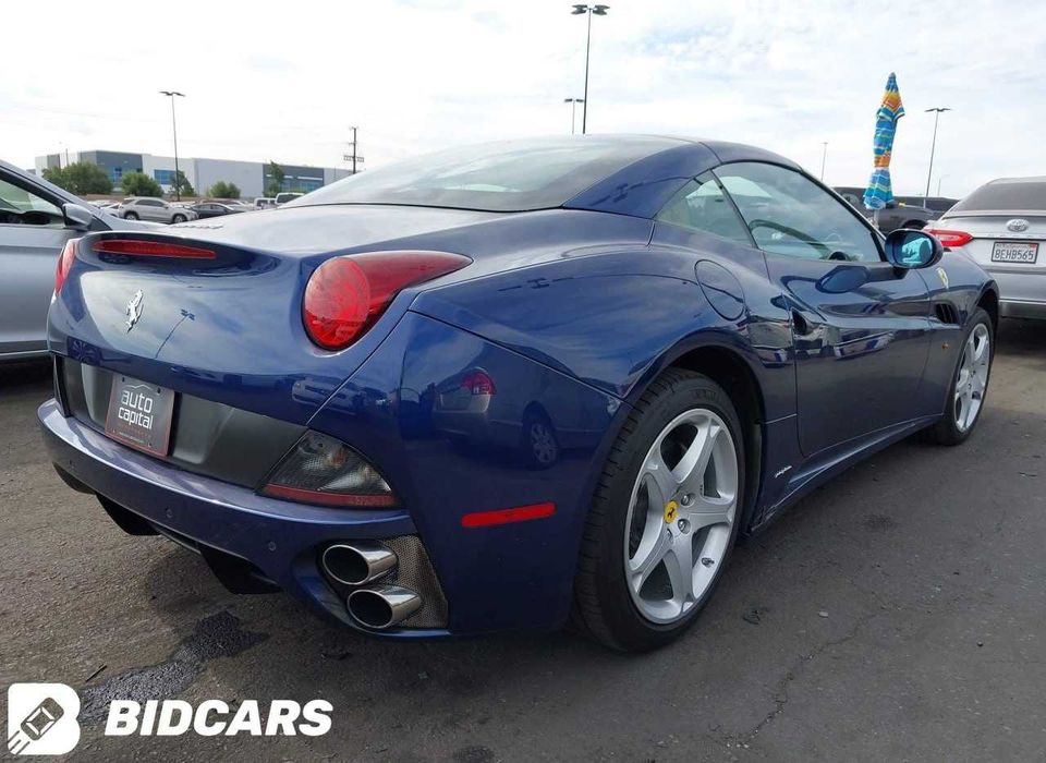 Części z Ferrari California 2010, 4.3L RWD (model USA).