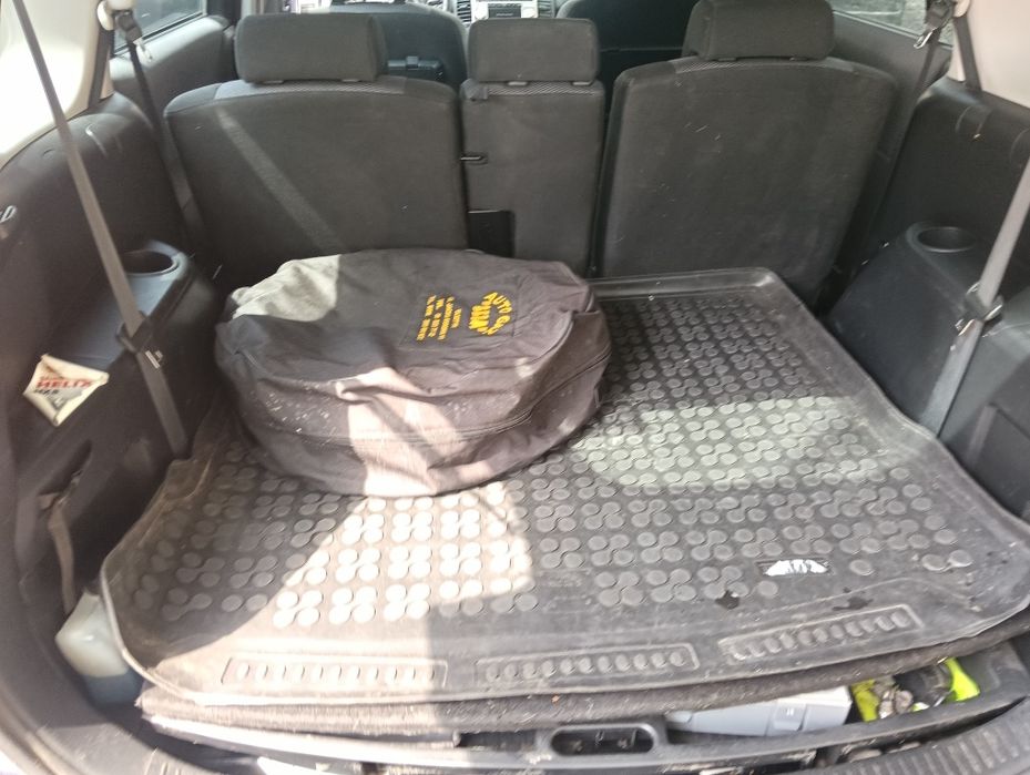 Mazda 5  2005r.  1.8 LPG   7 osob