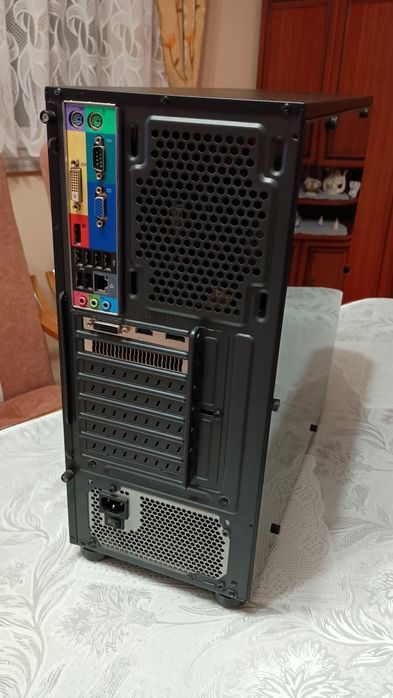 Zestaw komputerowy + gratis encyklopedia zdrowia + gra PC