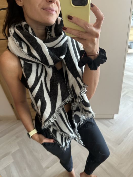 Czarno biały szalik szal zebra zeberka