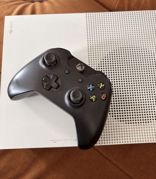 Xbox One plus 1 pad i Gra