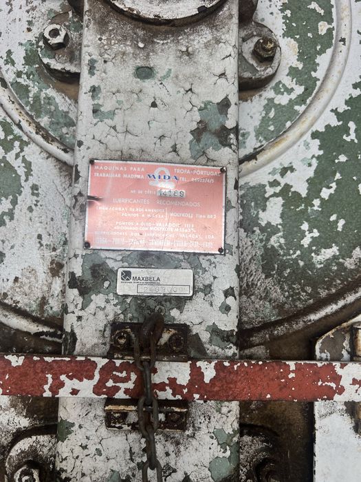 Serra de fita industrial