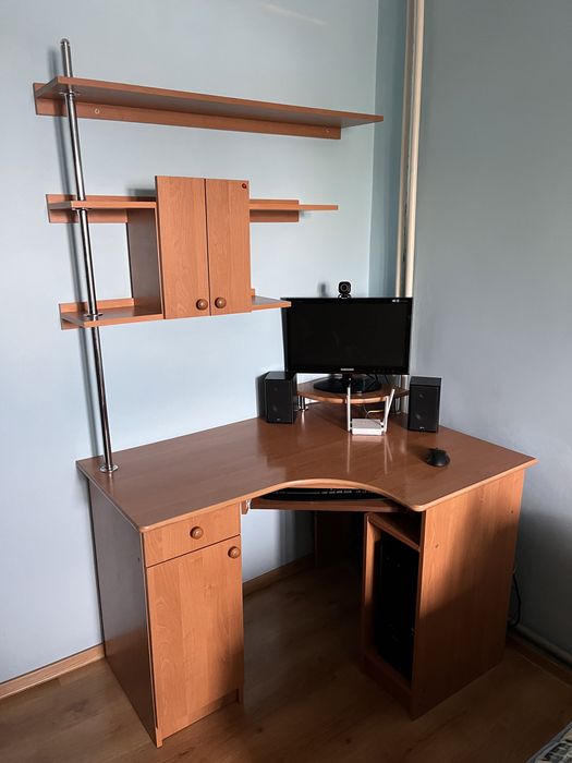 Комп’ютерний стіл