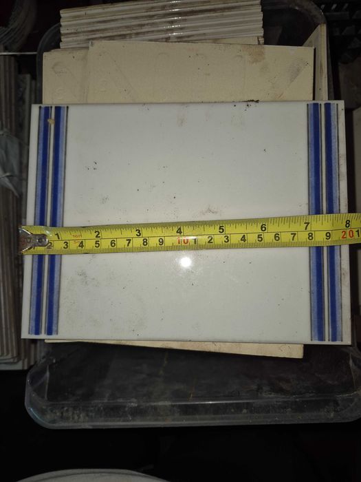 Azulejos Novos 20x15cm – Branco com Friso Azul – Ideal para Bordaduras