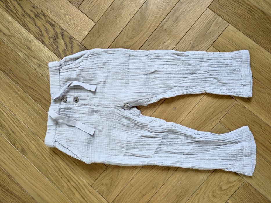 Muslinowe beżowe spodnie Newbie r. 92 nowe bez metki