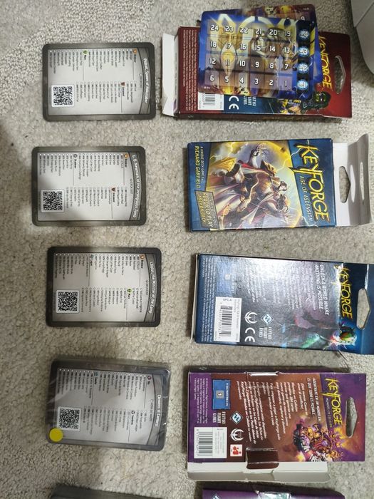 Conjunto decks Keyforge