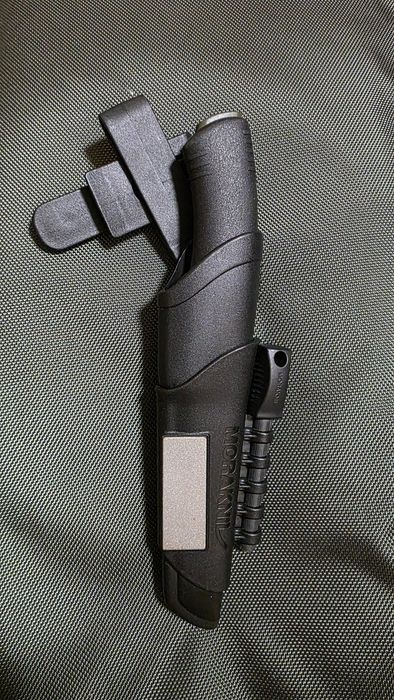 Ніж Morakniv Bushcraft Survival Black (Вуглецева сталь / Огниво / Точило)