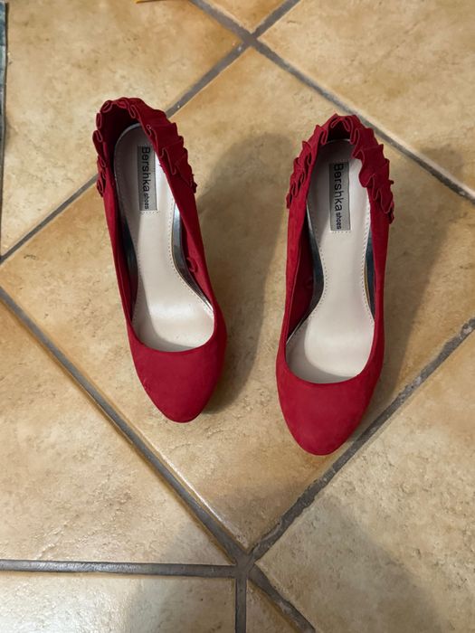 Sapatos vermelhos 37