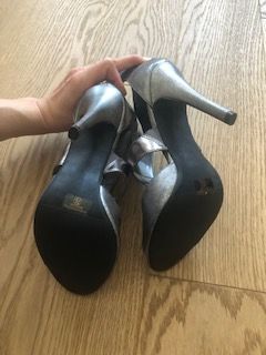 Sandaly na obcasie srebrne