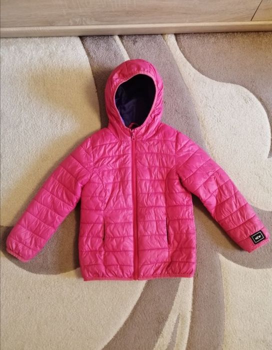 Продам демісезонну осінню куртку на 128см!