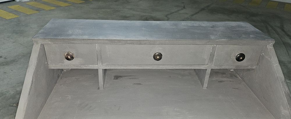 Pequena secretaria de sala