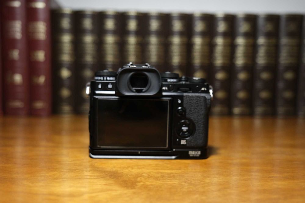 Fujifilm XT-3 + Baterias Extra + Grip Meike