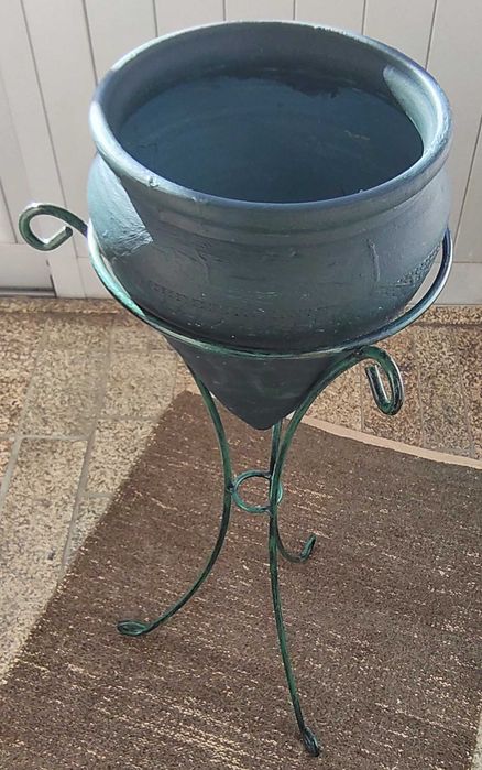 Conjunto credencia, prateleira e floreira em ferro lacado