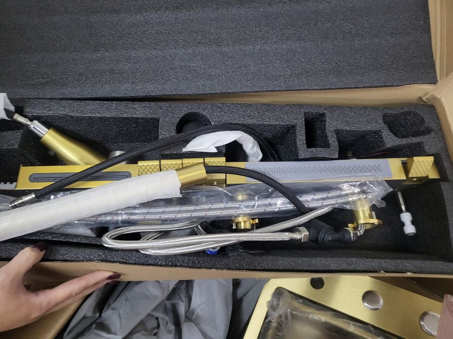 Lavaloicas  de cozinha gourmet moderna, cor dourada e aço inoxidável