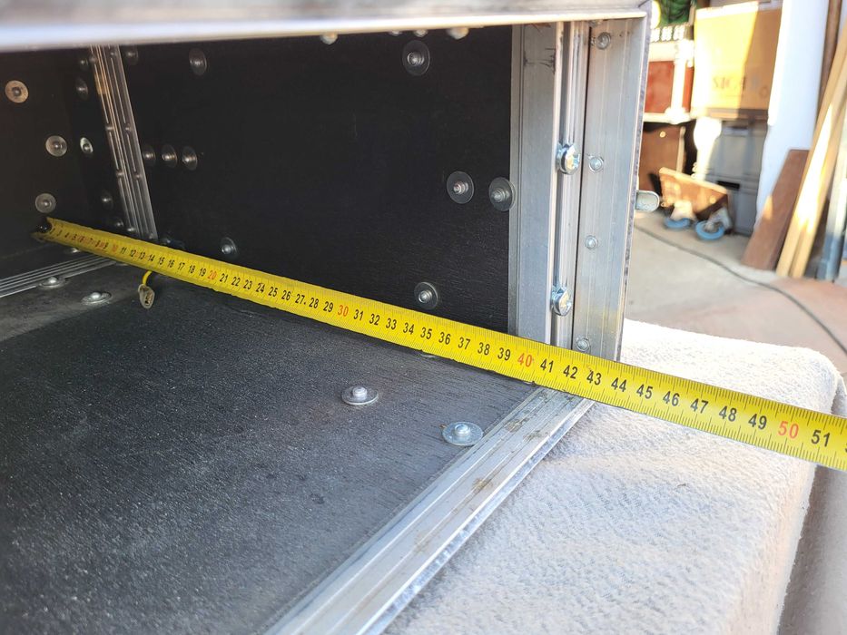 RACK 3U 1x szyna (41cm do klapy) case FAKTURA (dostępne więcej)