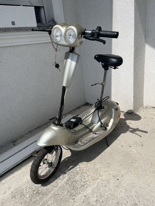 Hulajnoga elektryczna z siedziskiem