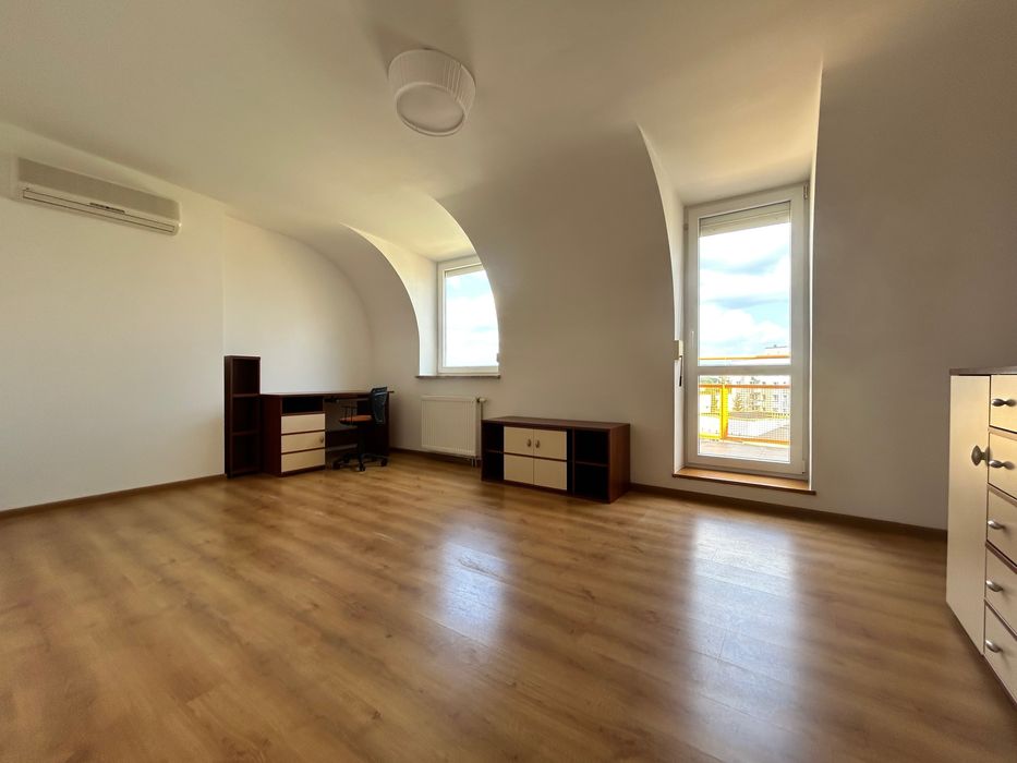 Metro Ursynów/Stokłosy, 2 miejsca parkingowe w cenie