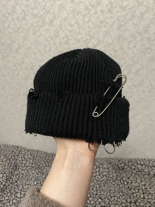 Трендова рвана шапка біні