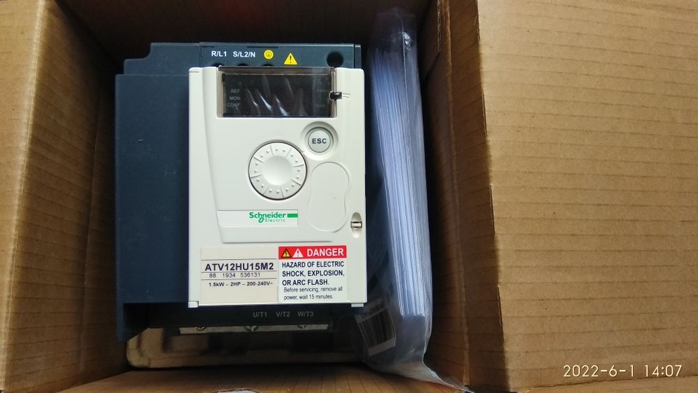 Частотний перетворювач Schneider Electric 1,5кВт  220В та 380В