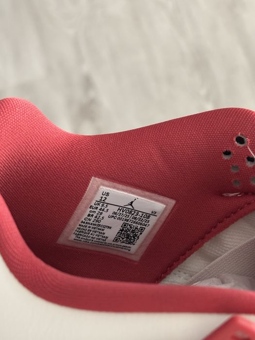 Air Jordan 4 Retro "Valentine's Day"