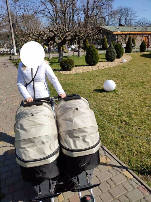 Детская коляска для двойняшек
