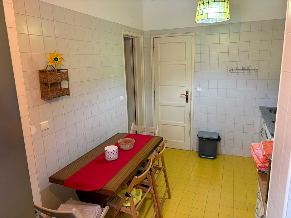 Alugo quartos com varanda no Lumiar