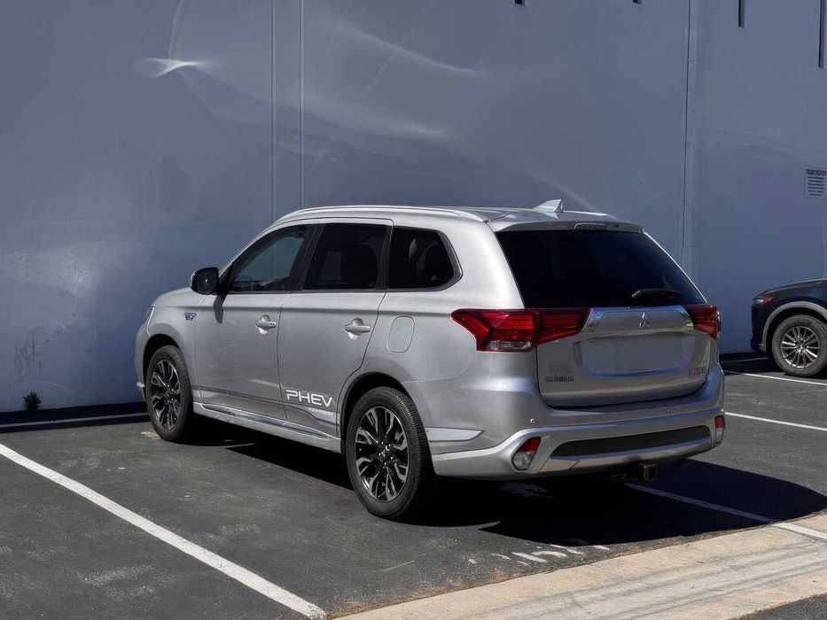 Mitsubishi Outlander Phev      2018