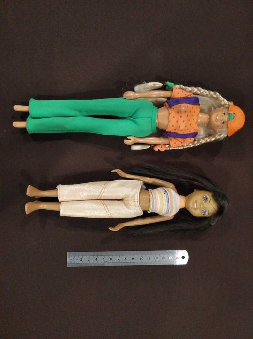 Bonecas Barbie, Nancy e outras