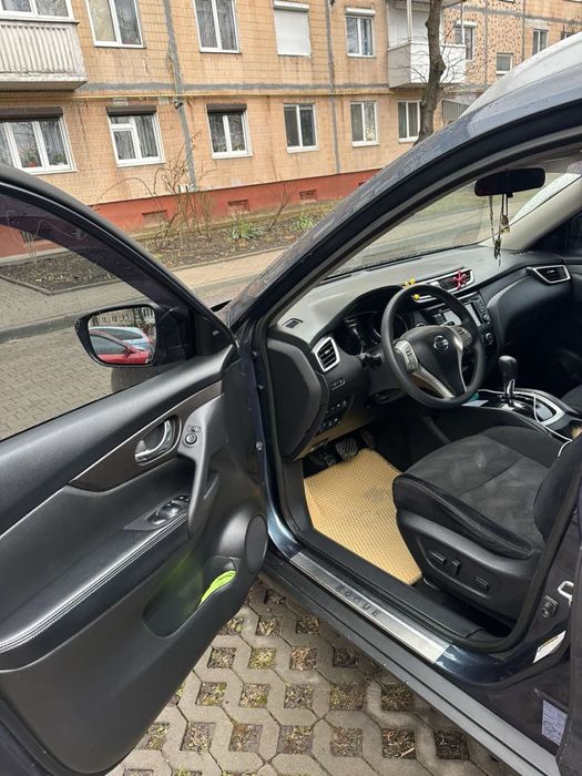 Nissan Rogue SV (7 місць)