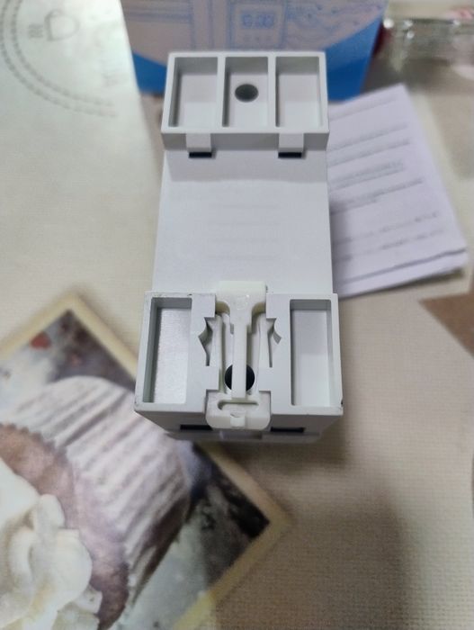 Реле  напруги / автоматичний автовимикач