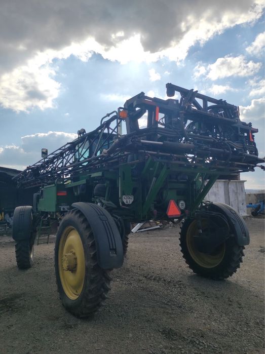 Самохідний обприскувач John Deere 4730