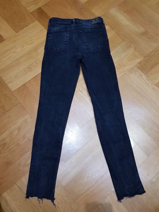 Czarne dżinsy z błyskiem