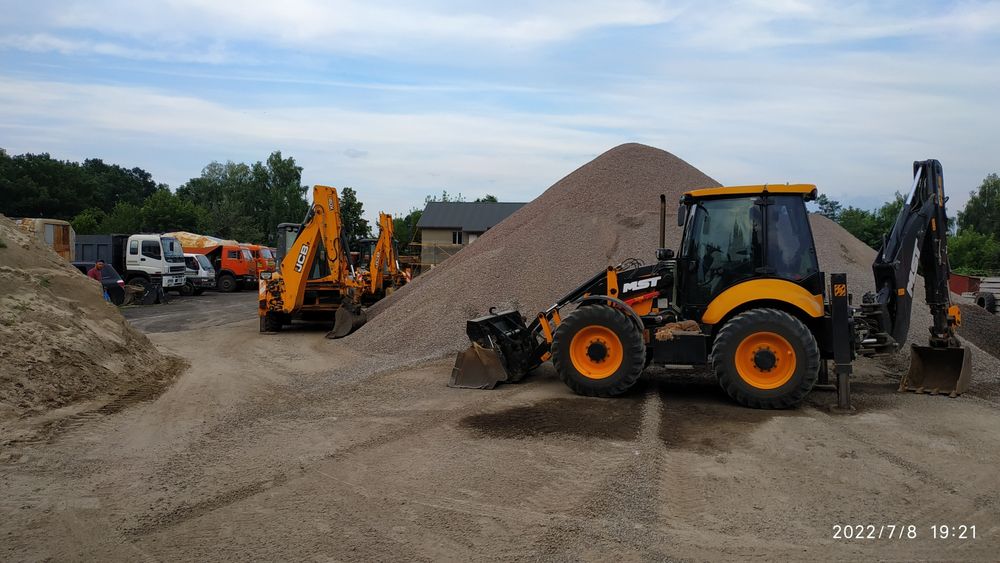 Екскаватори, вантажні автомобілі,бетононасос, самоскіди