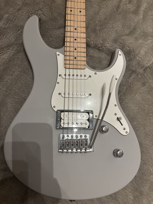 Conjunto guitarra Yamaha Pacifica 112VM GR  + Fender Frontman 20G