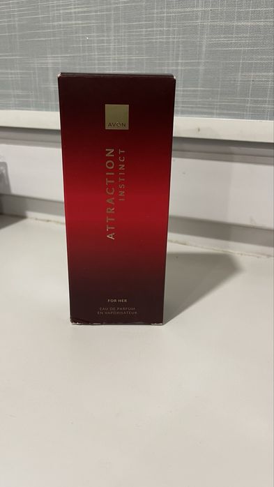 Парфумна вода attraction instinct Avon