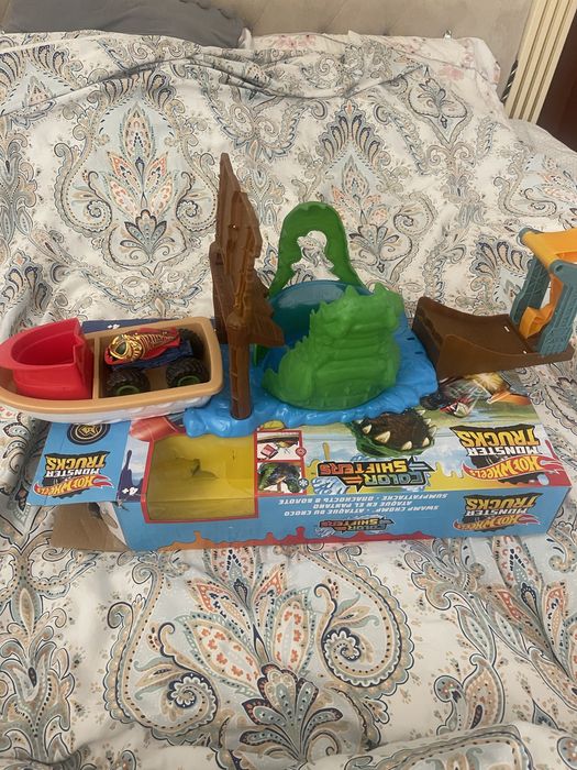 Ігровий набір Hot Wheels Monster Trucks Полювання крокодила