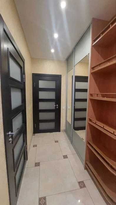 продам 2х.комн.ЖК Янтарный трк Украина, салтовка