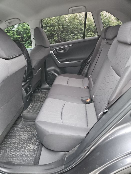 Продається офіційна Toyota RAV4 2022 року
