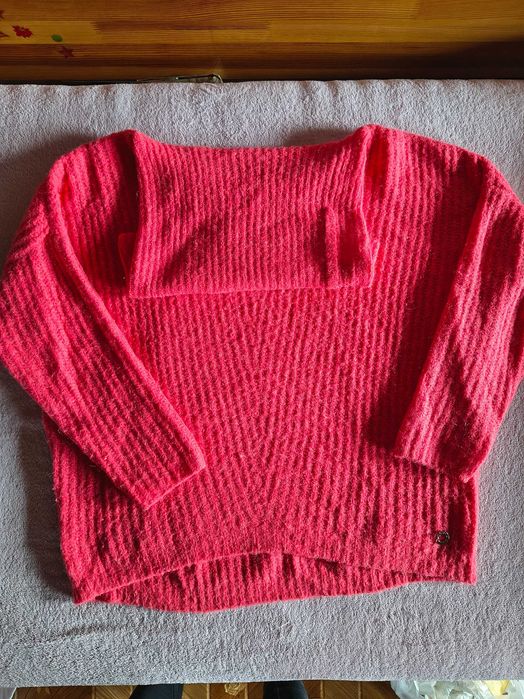 Czerwony sweter damski Reserved S