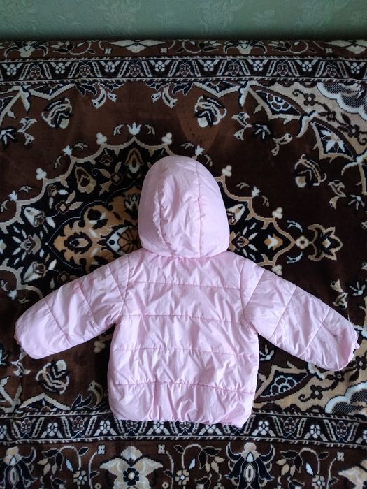 Продам куртку весна-осень для девочки. Рост 86 см.
