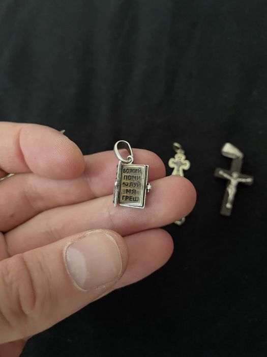 Продам серебряные кулоны подвески крестики