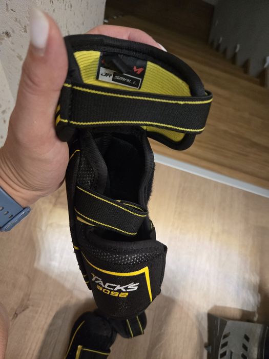 Nałokietniki hokejowe Junior nowe