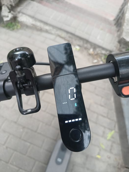 Електросамокат Xiaomi Mi Essential