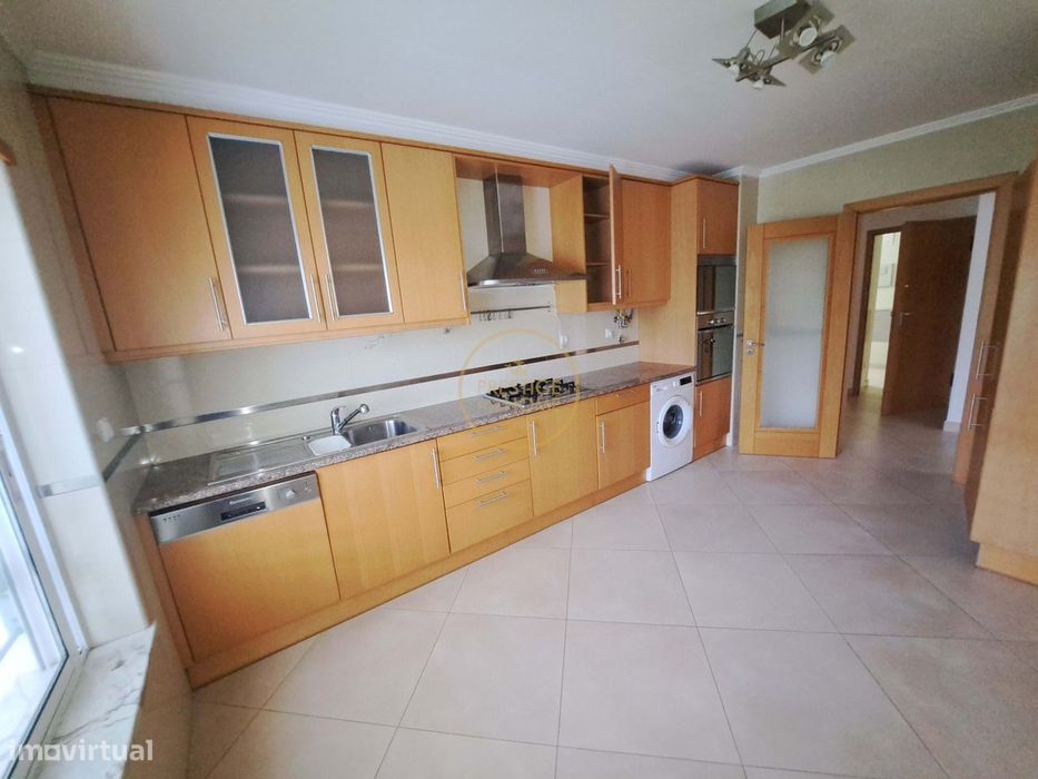 Apartamento T2 - 1º Andar com elevador e Garagem –Qta de  Betunes