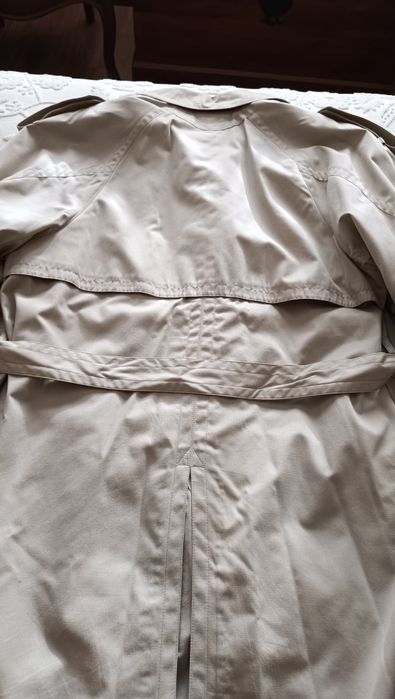 Gabardine clássica de homem beje, marca Melka