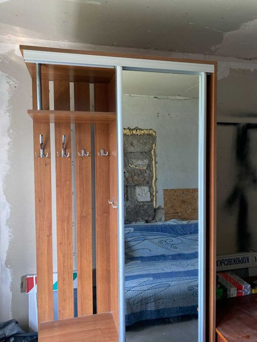 Продам шкаф у прихожу, коридор в доброму стані